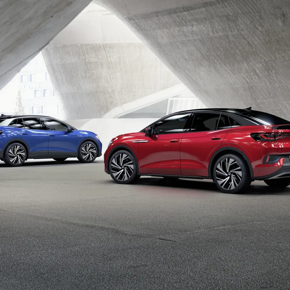 Blauwe Volkswagen ID,4 en rode Volkswagen ID.5 sfeerbeeld