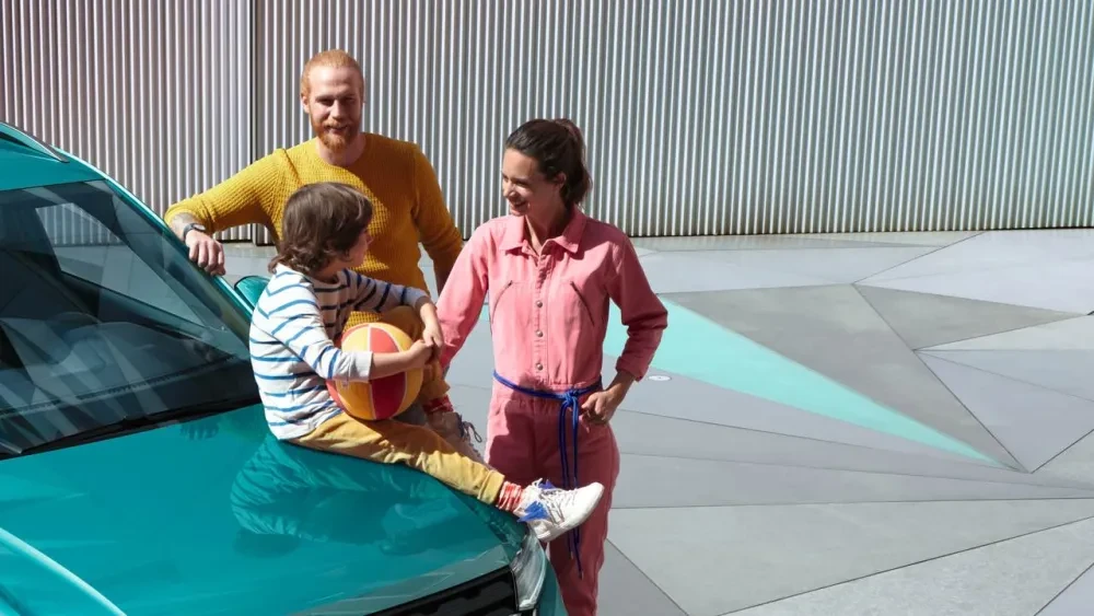 Gezin bij Volkswagen T-Roc