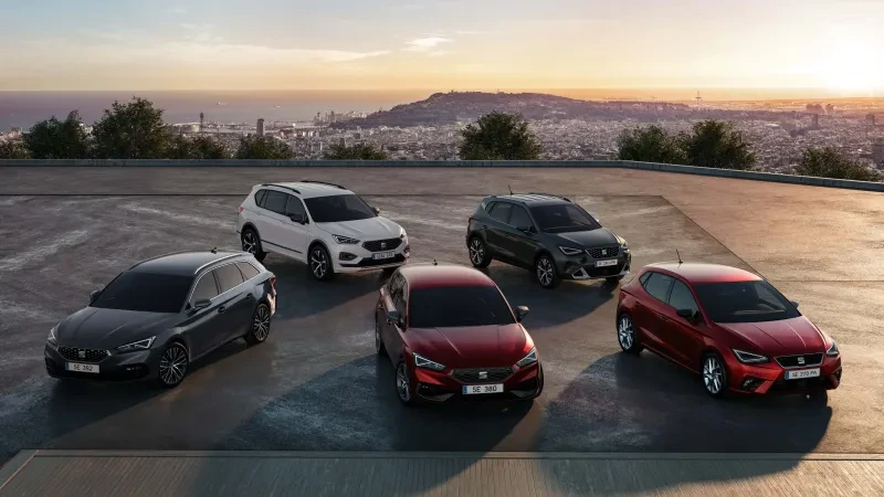 SEAT alle modellen op parkeerterrein